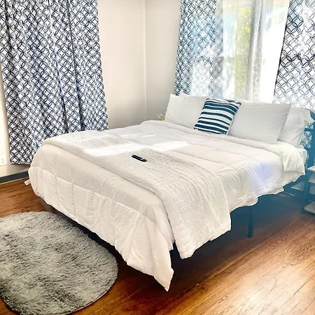 Conveniently Located Spacious 3Br Bush Tavern